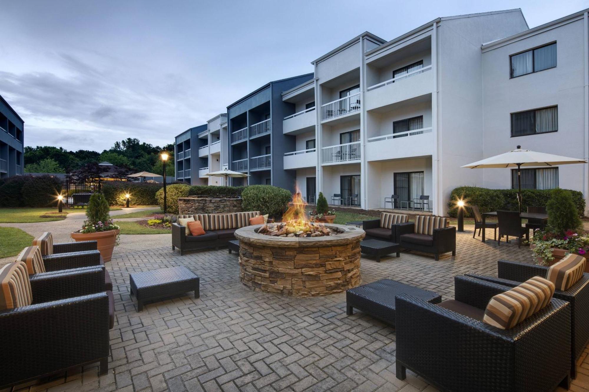 Courtyard Atlanta Marietta/I-75 North Hotel Exterior photo